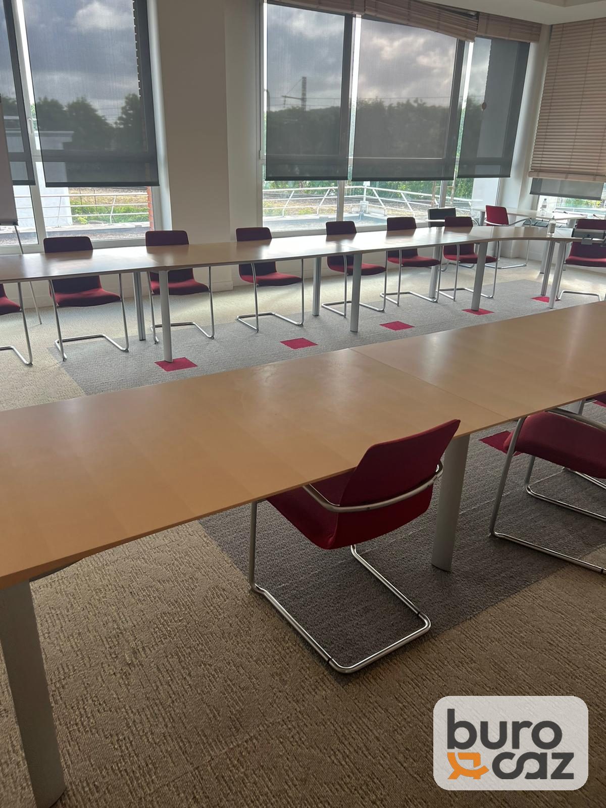 Grande table de réunion modulable en U finition hêtre — photo 3