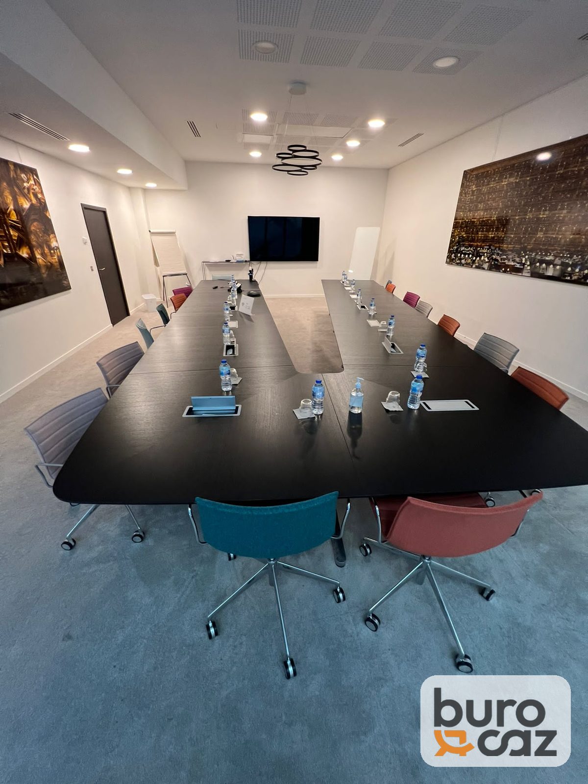 Grande table de réunion noire modulable en U – salle de conseil — photo 3