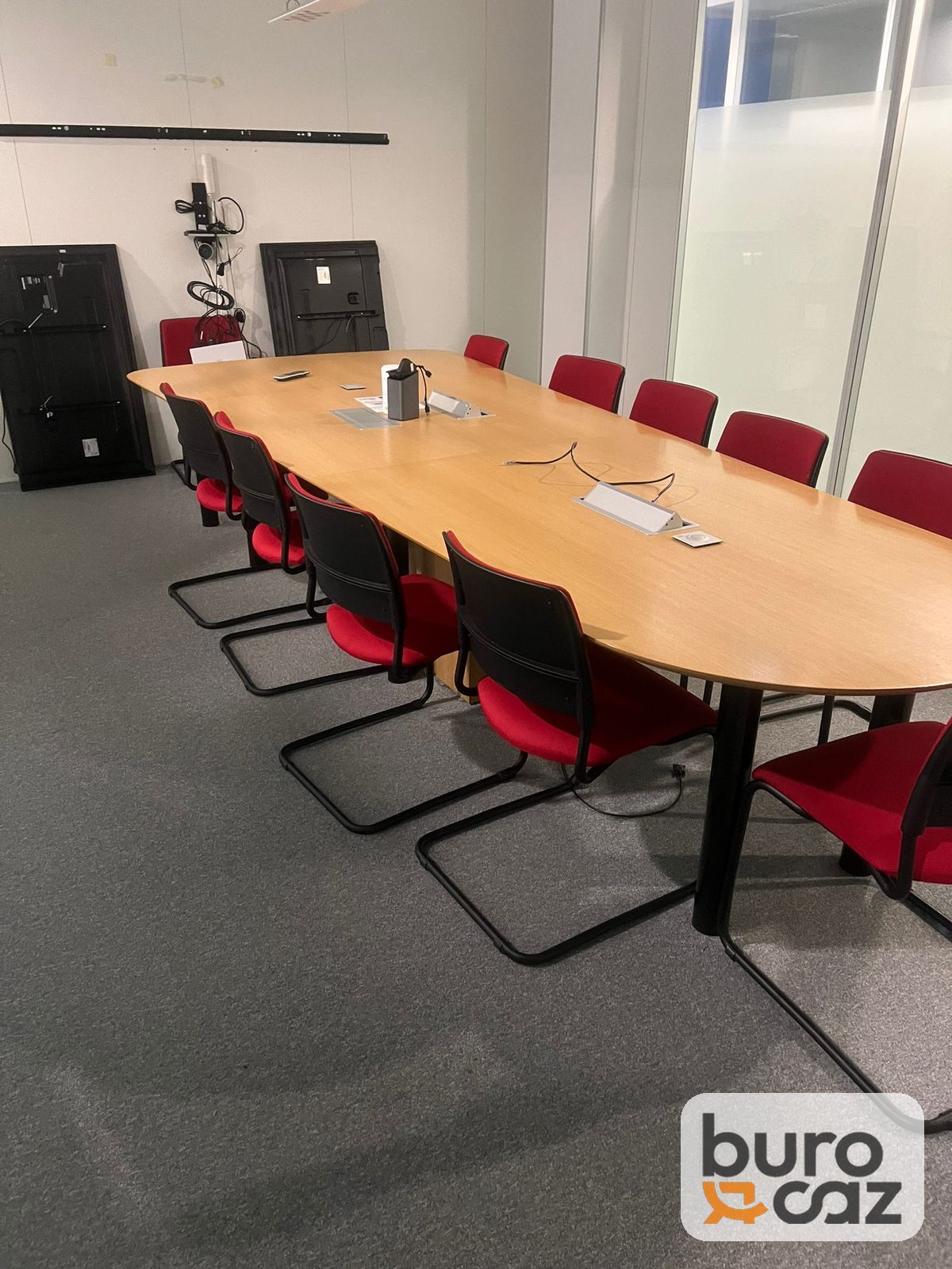 Grande table de réunion ovale bois 16 personnes piètement noir