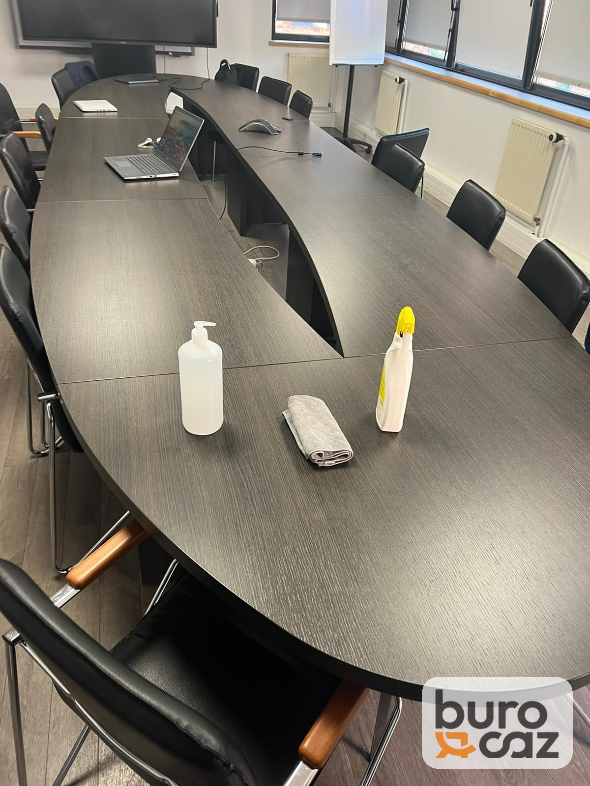 Grande table de réunion ovale finition wengé