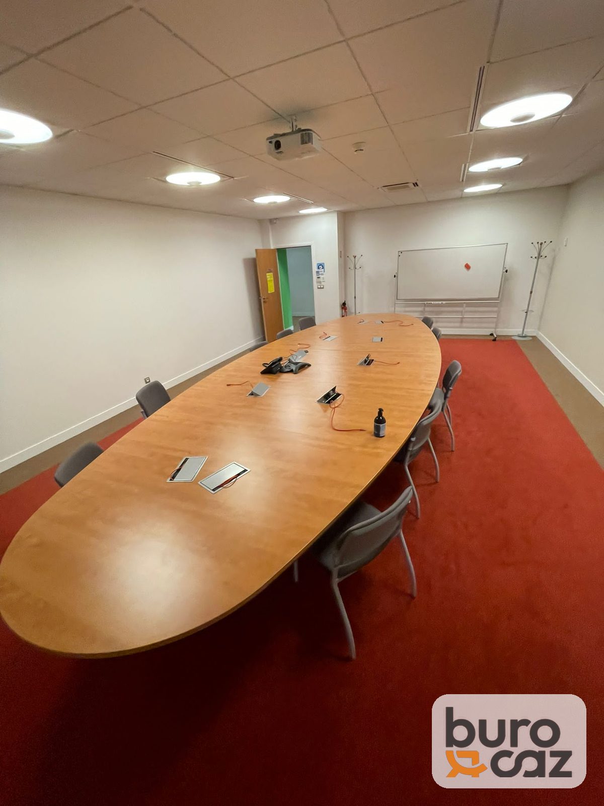 Grande table de réunion ovale merisier