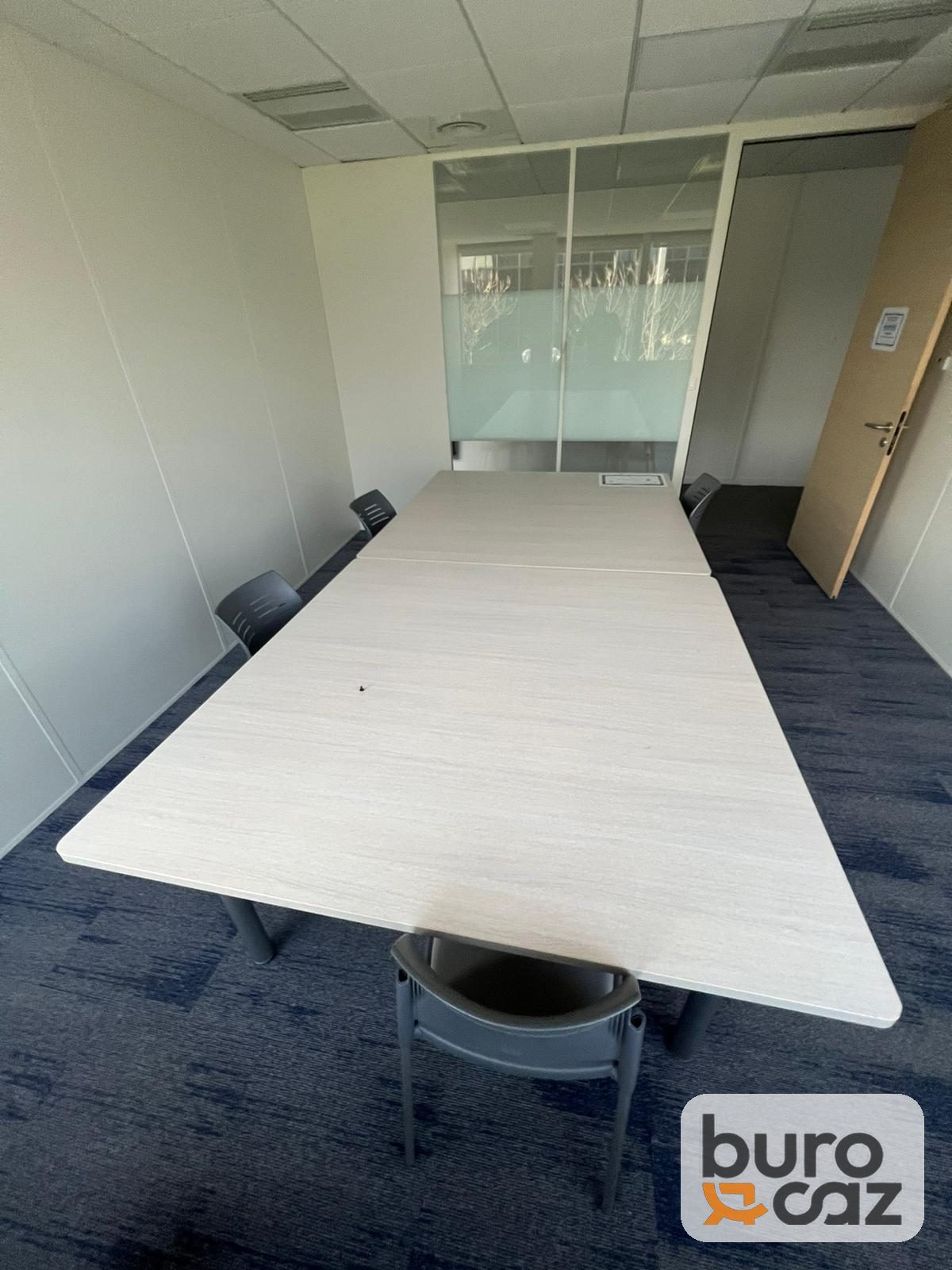 Grande table de réunion plateau bois blanchi