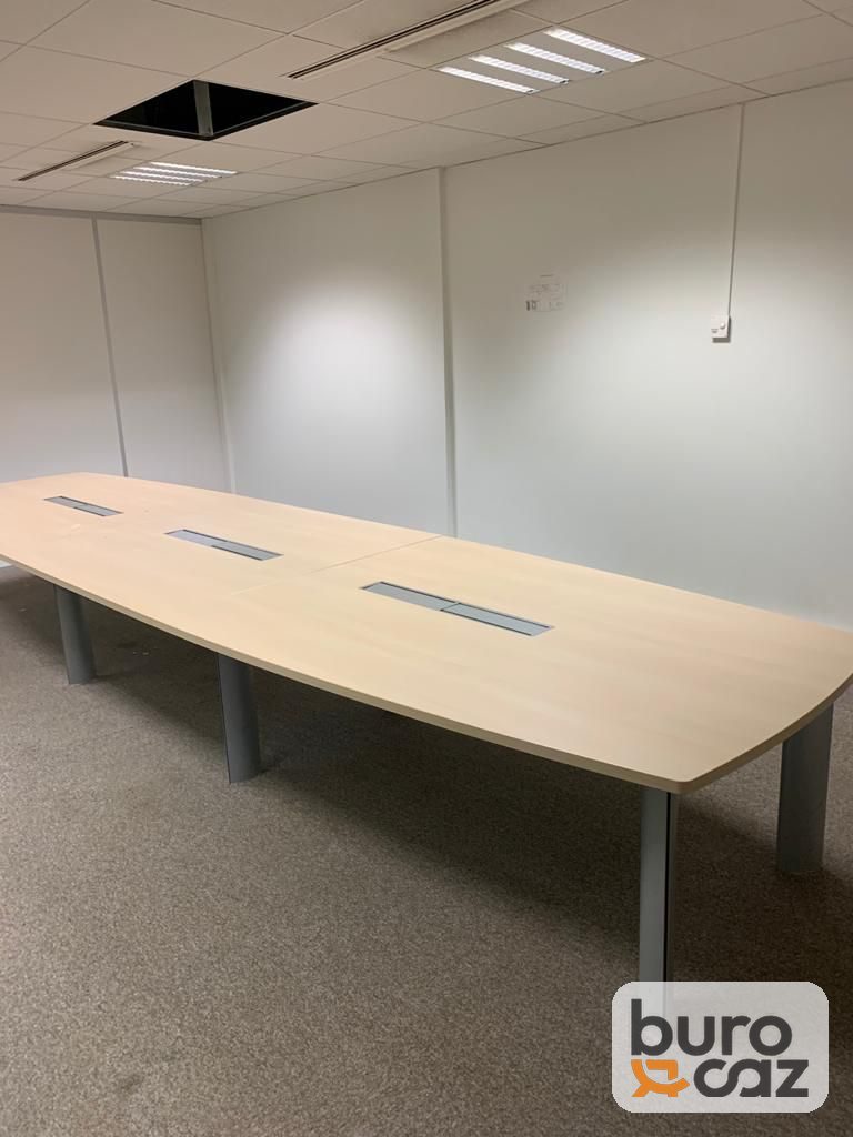 Grande table de réunion tonneau érable piètement gris