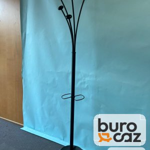 Porte-manteau sur pied noir