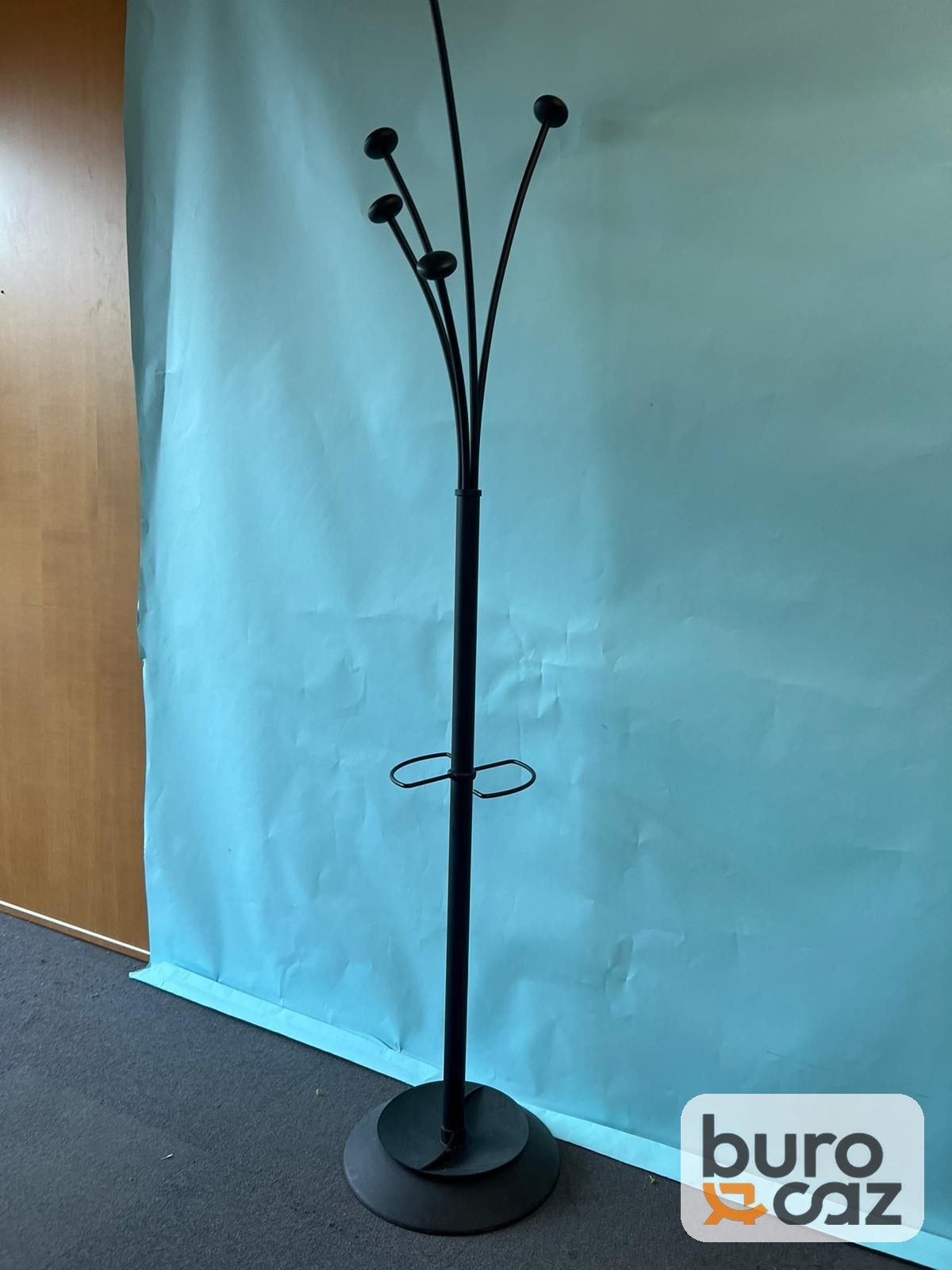 Porte-manteau sur pied noir