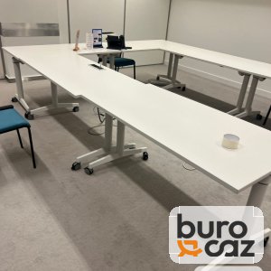 Table basculante blanche sur roulettes