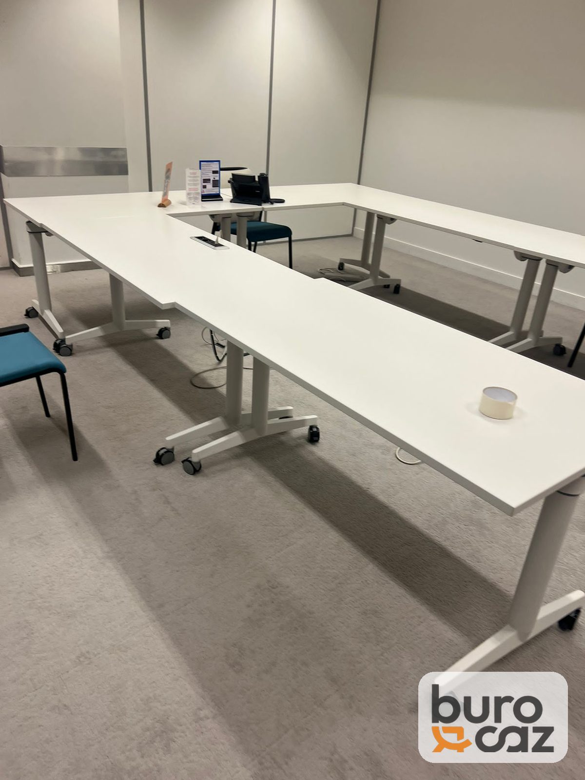 Table basculante blanche sur roulettes