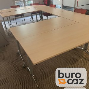Table basculante finition érable sur roulettes