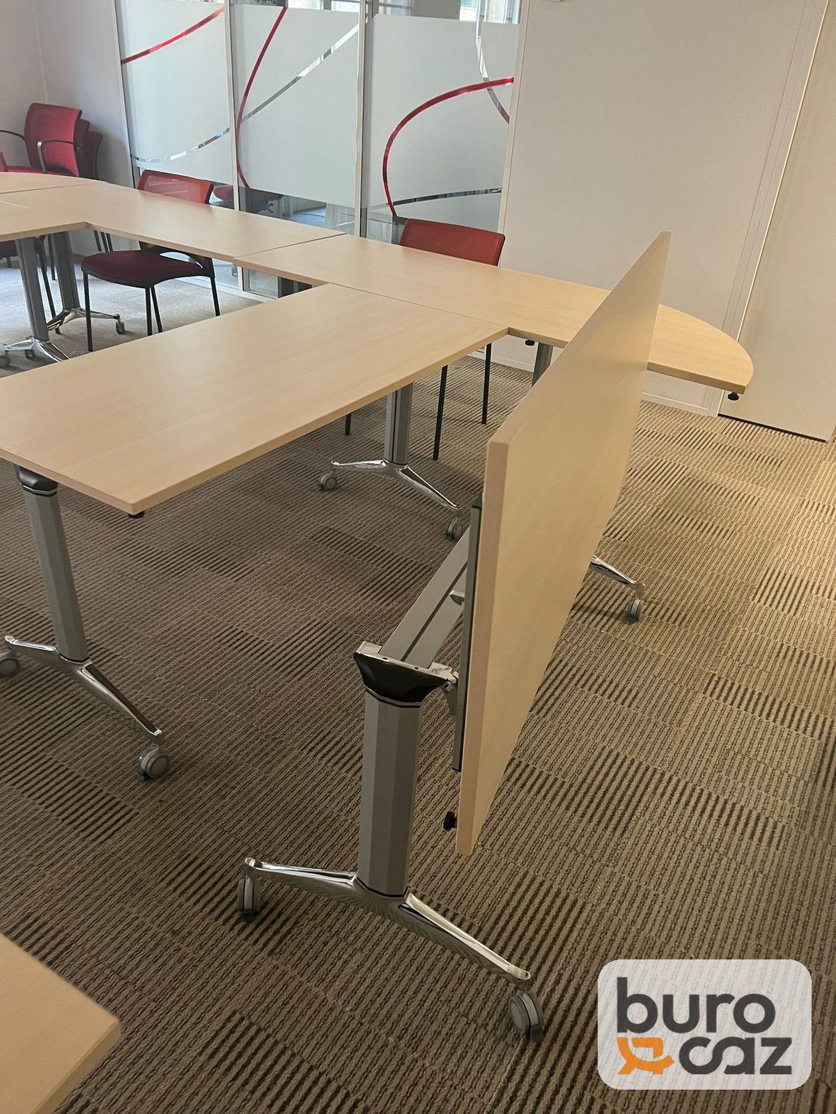 Table basculante finition érable sur roulettes — photo 6