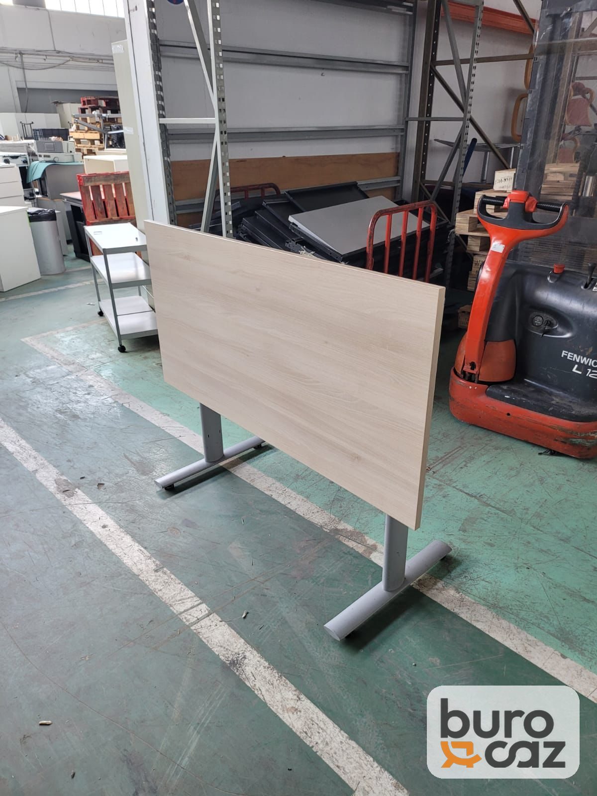 Table basculante plateau bois clair – piètement en T — photo 3