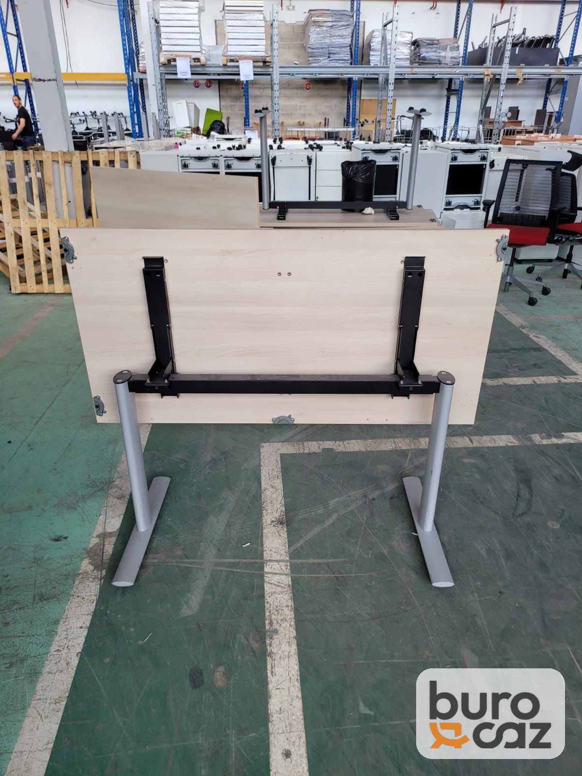 Table basculante plateau bois clair – piètement en T — photo 4