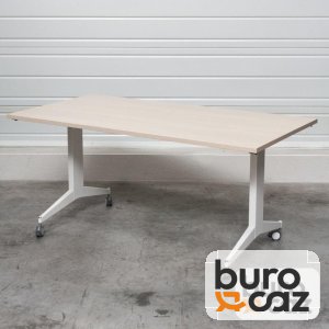 Table basculante sur roulettes plateau clair