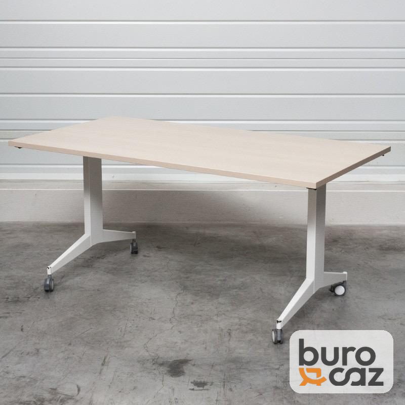 Table basculante sur roulettes plateau clair