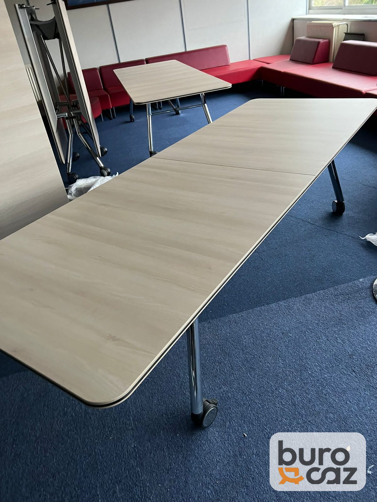 Table basculante sur roulettes plateau frêne clair – angles arrondis — photo 7