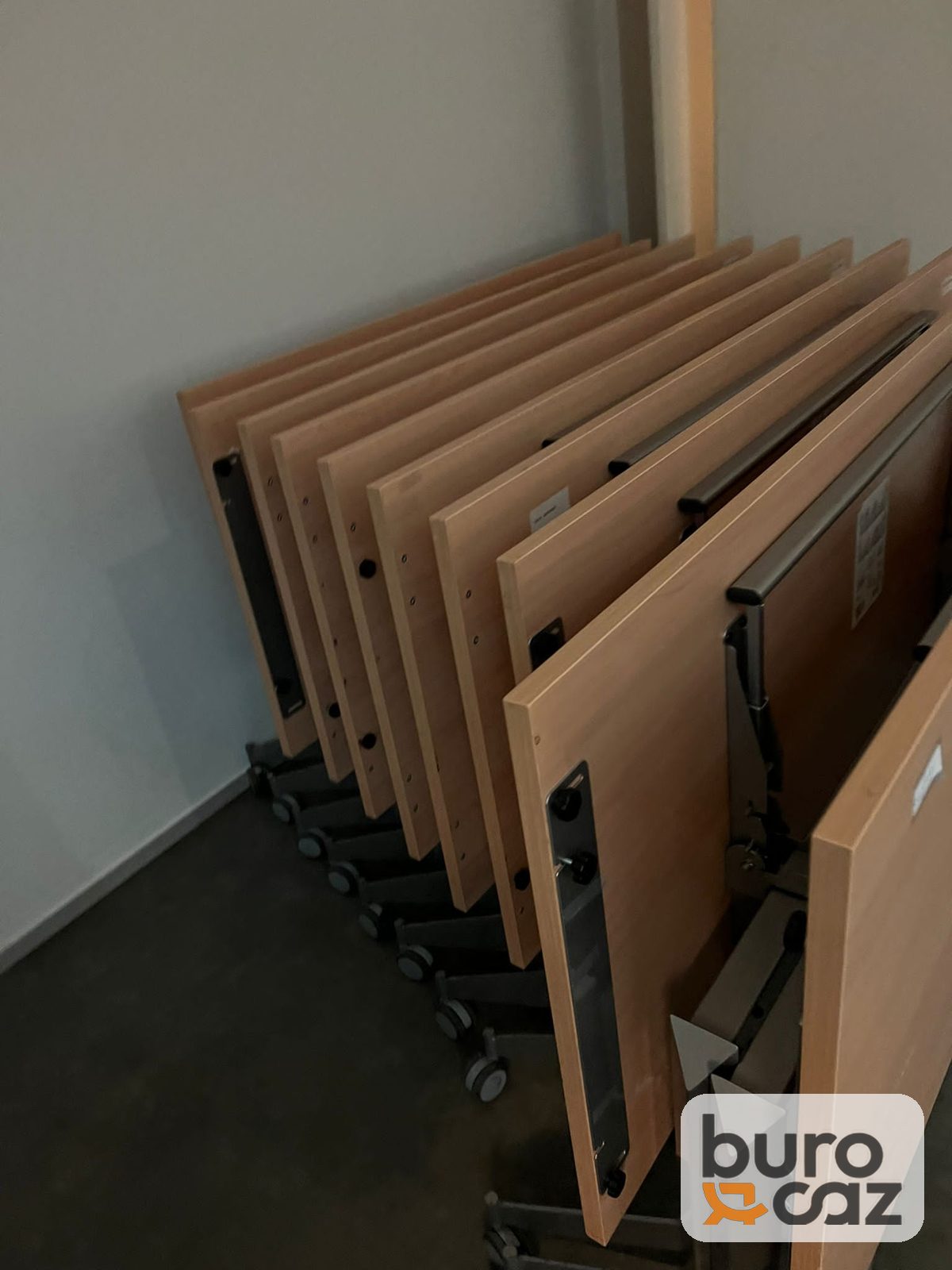 Table basculante sur roulettes plateau hêtre — photo 2