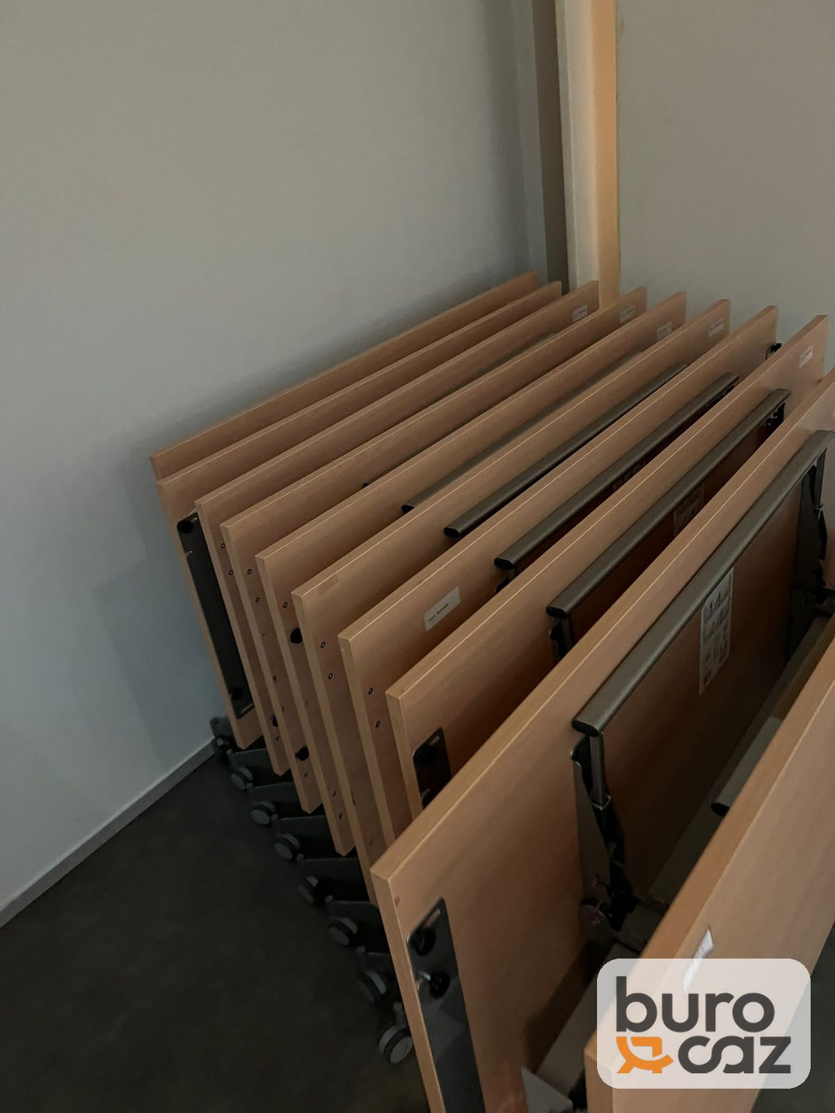 Table basculante sur roulettes plateau hêtre — photo 3