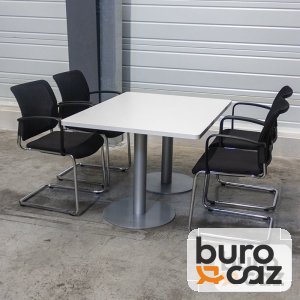 Table carrée blanche pied central