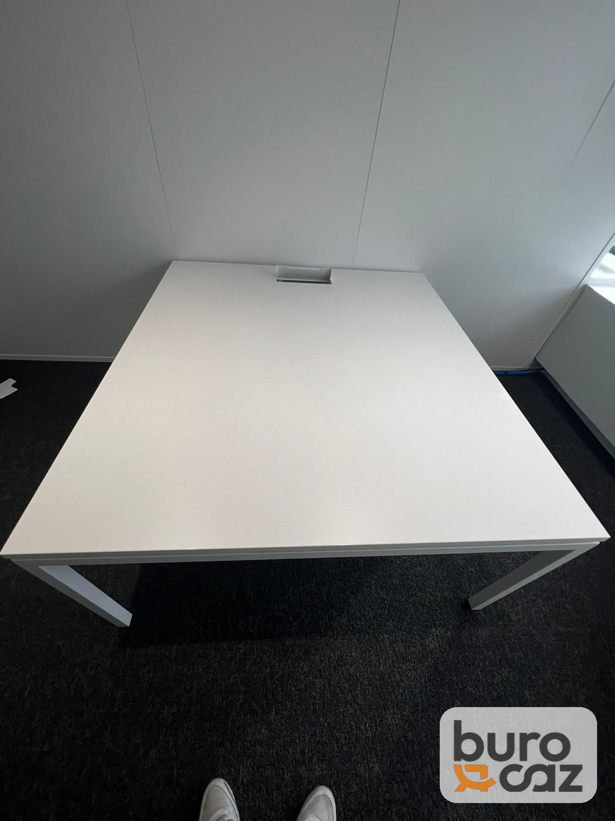 Table de réunion blanche 4-6 personnes avec trappe — photo 2