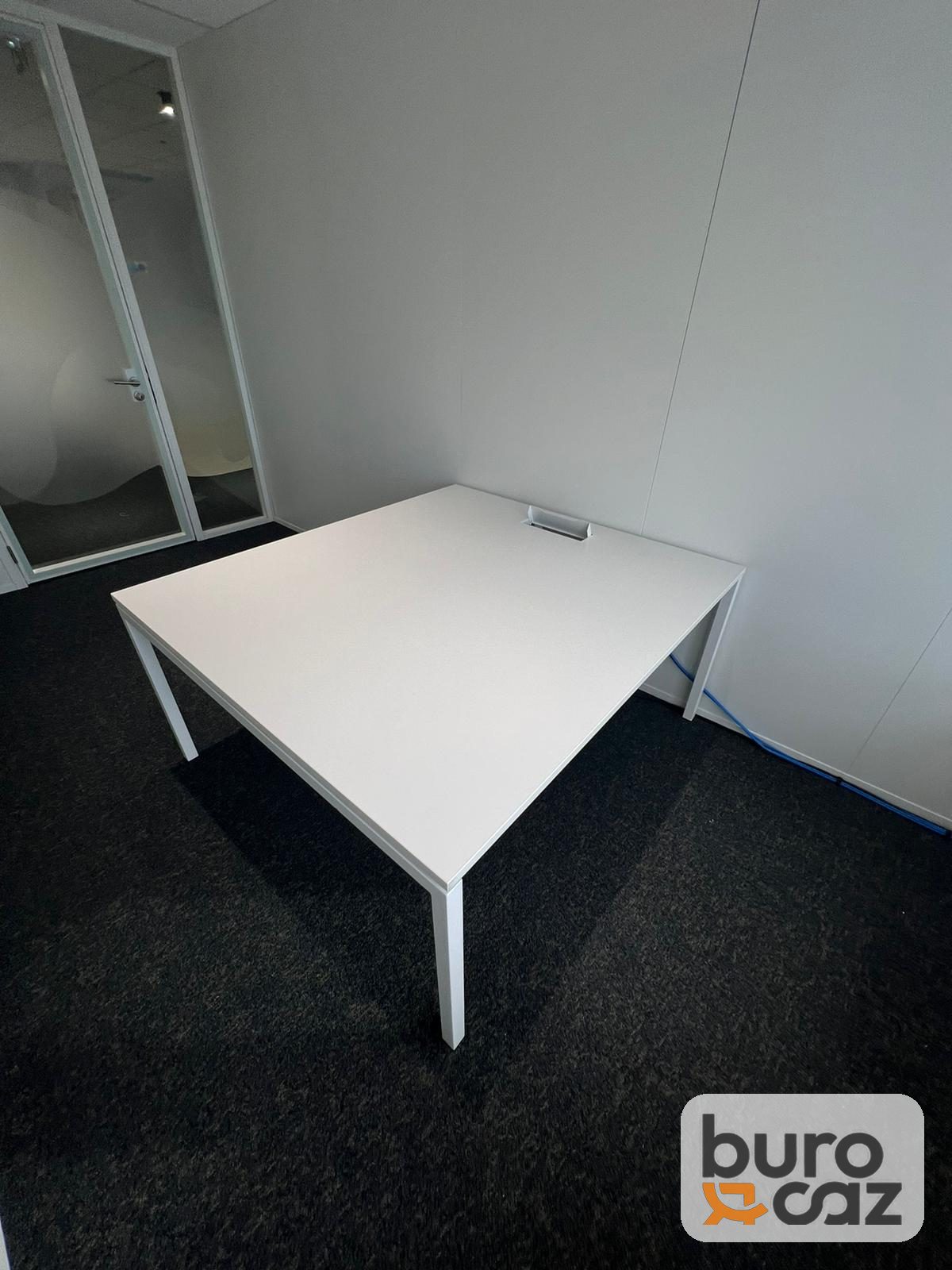 Table de réunion blanche 4-6 personnes avec trappe — photo 3