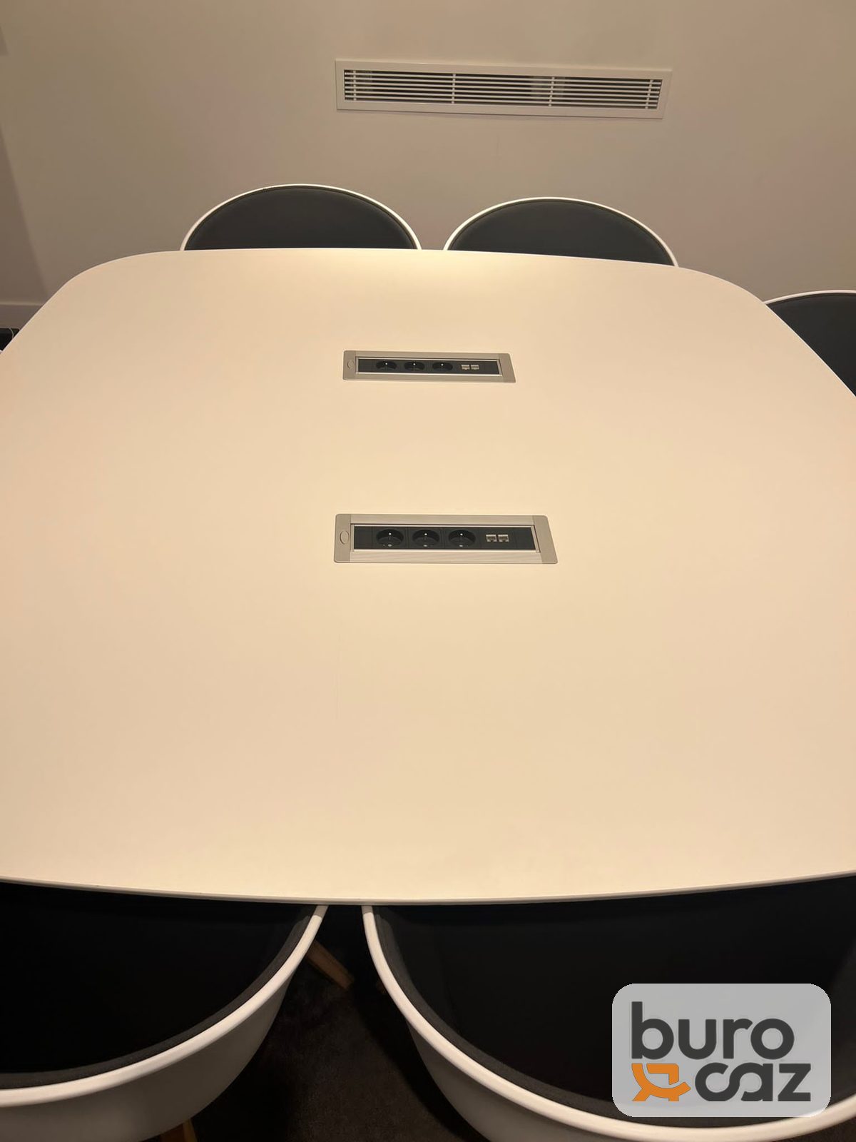 Table de réunion blanche arrondie 2 trappes — photo 2