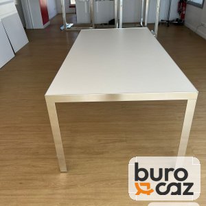 Table de réunion blanche cadre aluminium