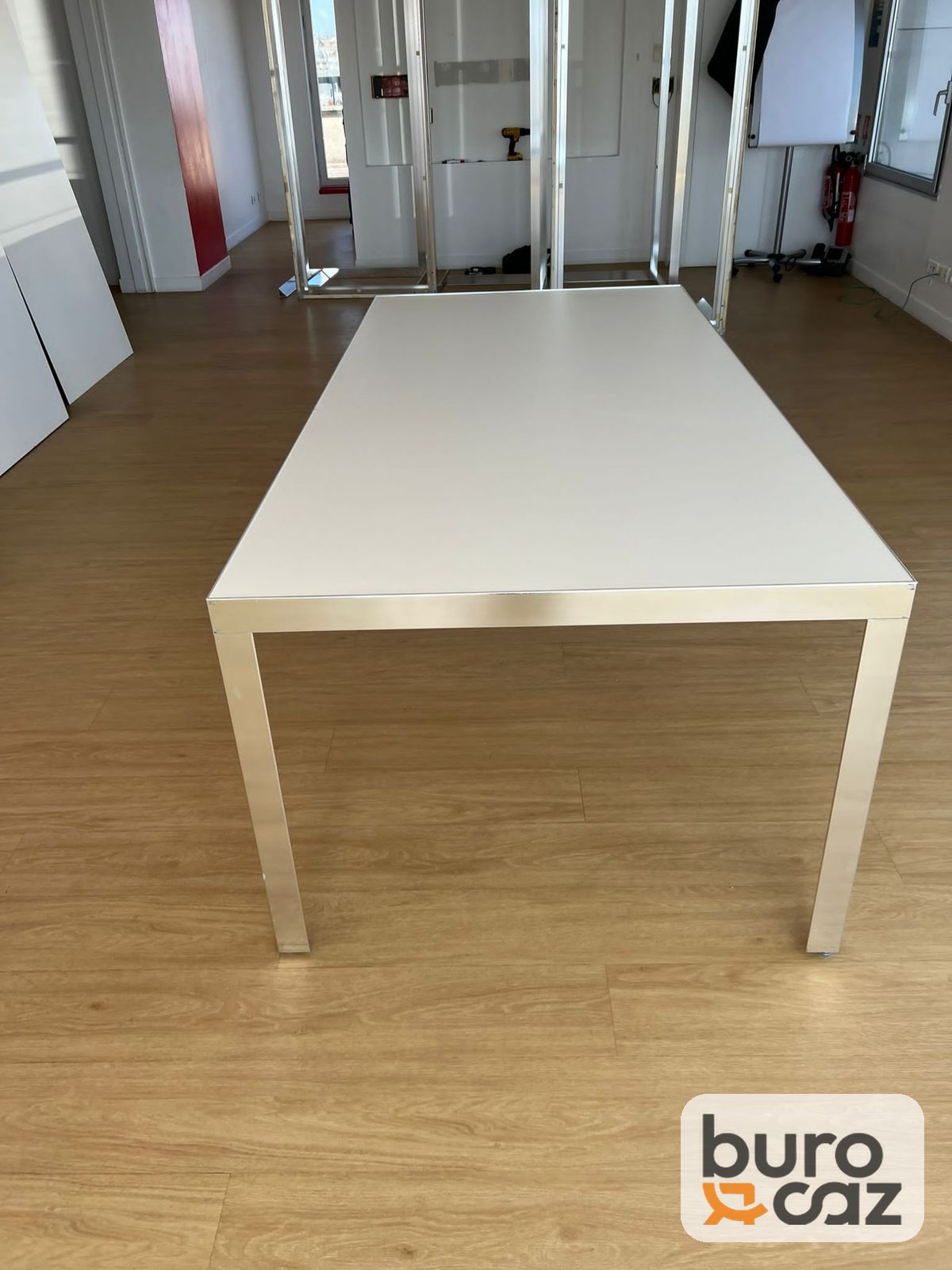 Table de réunion blanche cadre aluminium