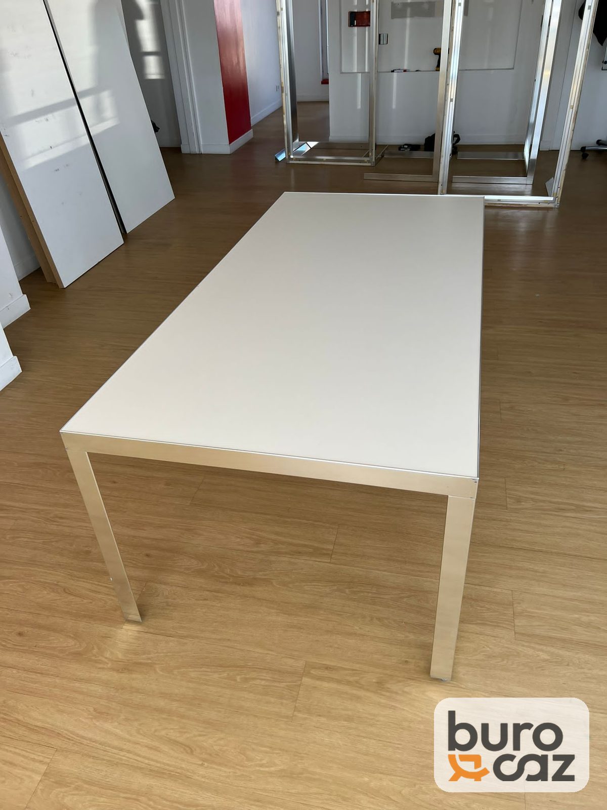 Table de réunion blanche cadre aluminium — photo 5