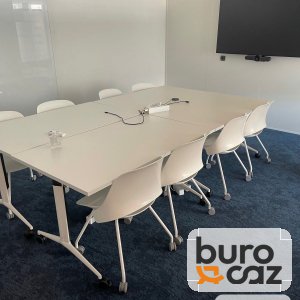 Table de réunion blanche – piètement blanc – 10 personnes