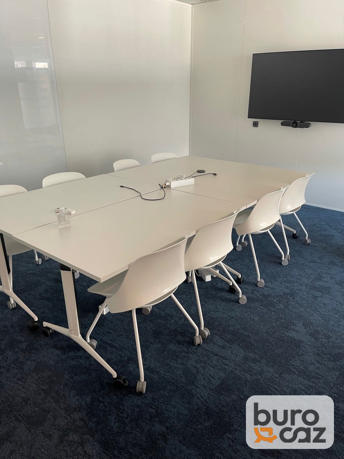 Table de réunion blanche – piètement blanc – 10 personnes