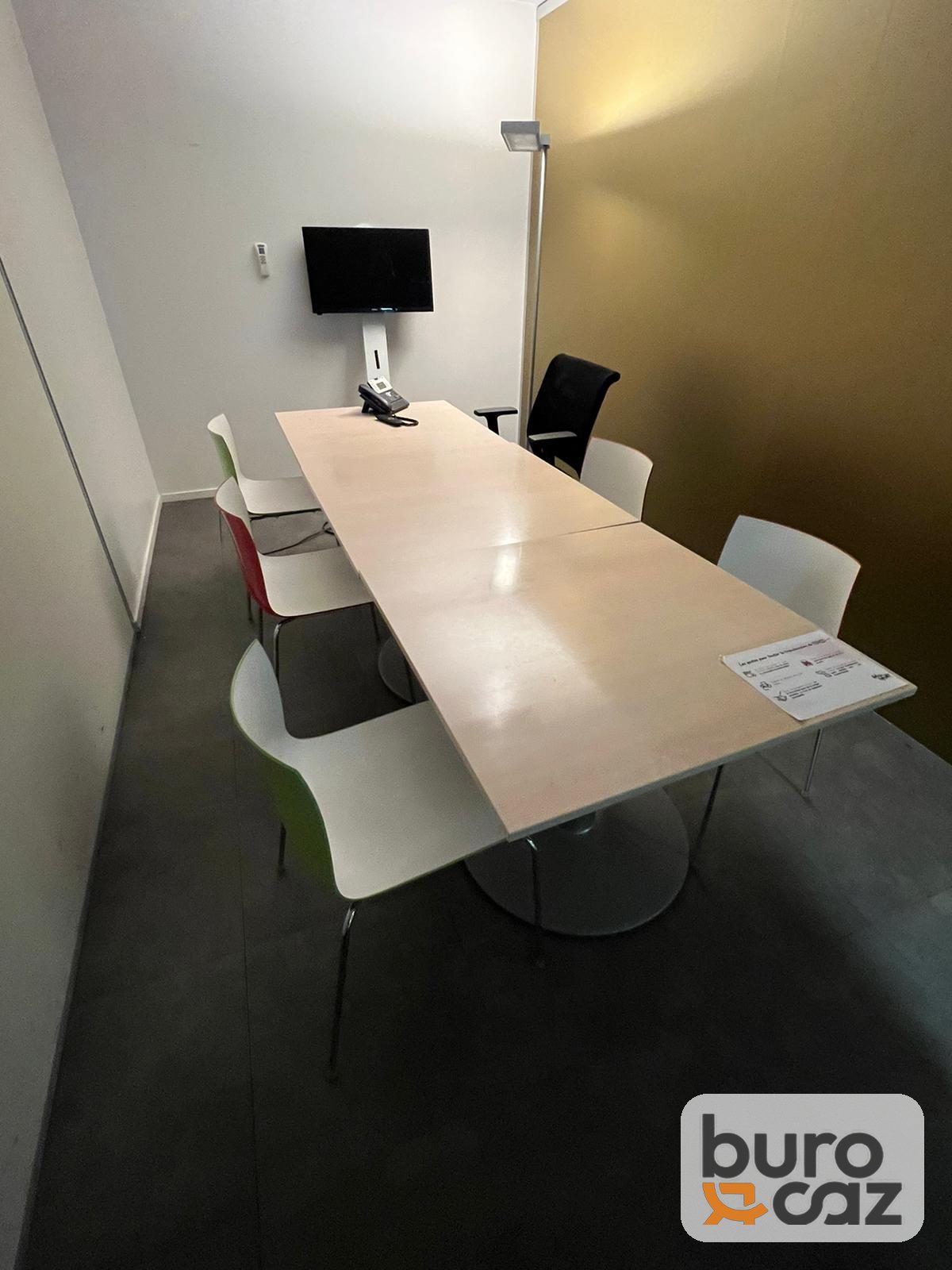 Table de réunion bois clair pied central