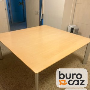 Table de réunion carrée chêne clair pieds gris