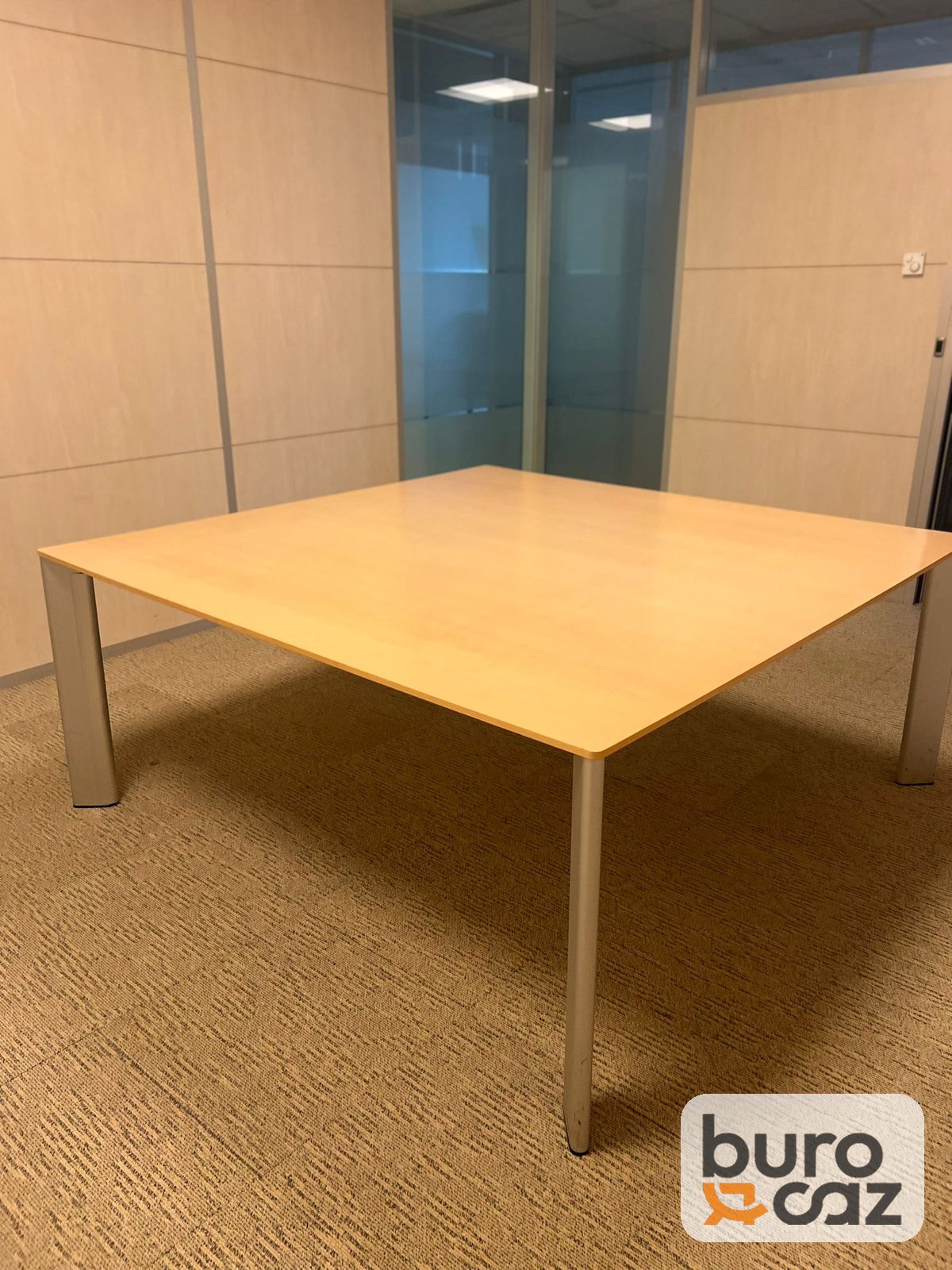 Table de réunion carrée chêne clair pieds gris — photo 3