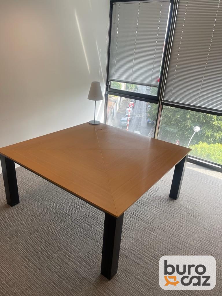 Table de réunion carrée chêne piètement noir — photo 2