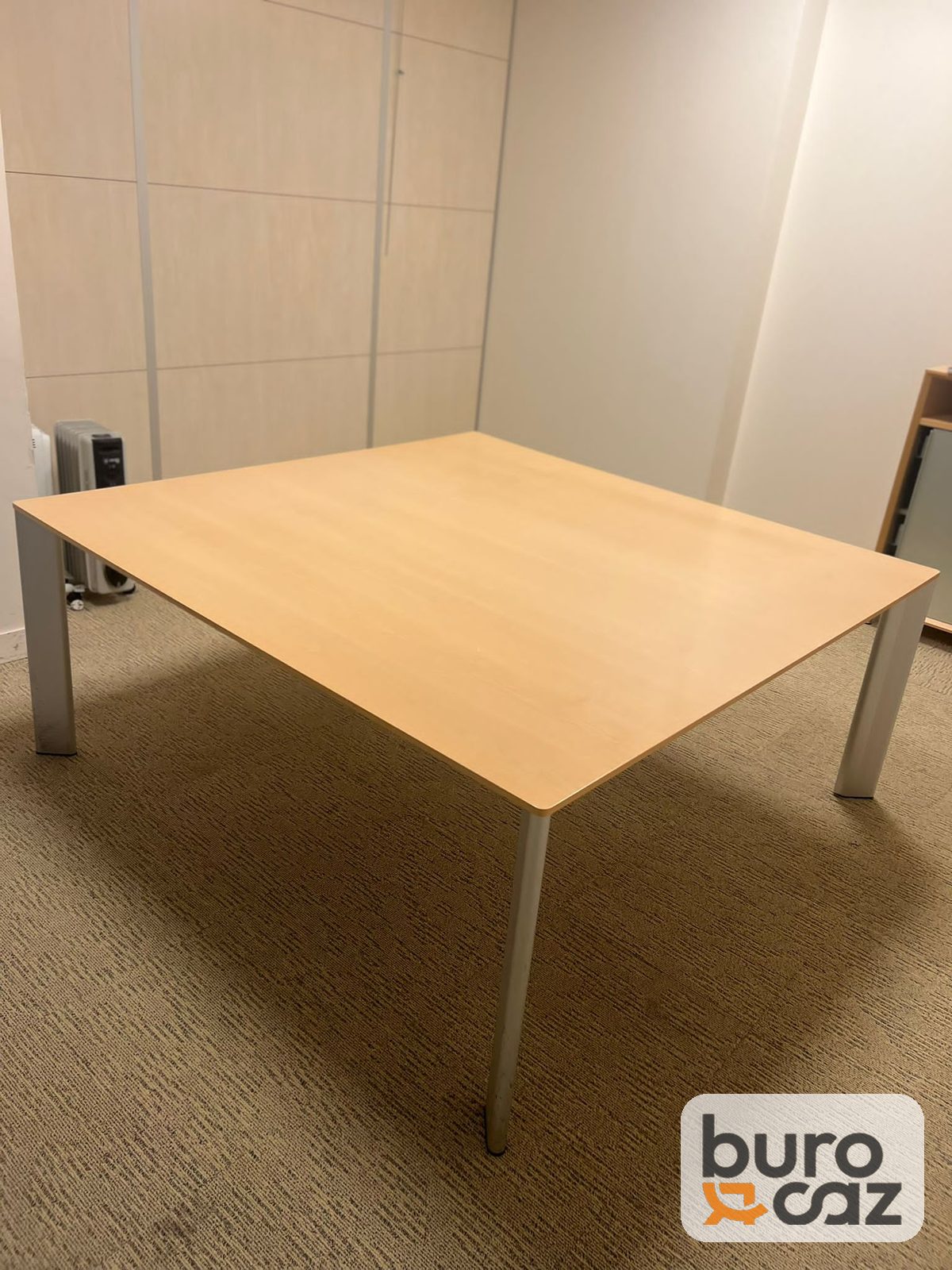 Table de réunion carrée finition hêtre