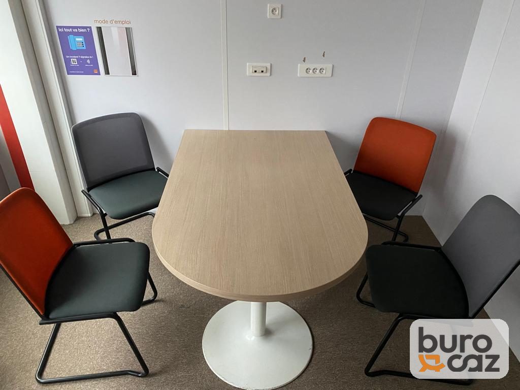 Table de réunion demi-ronde chêne clair pied tulipe blanc