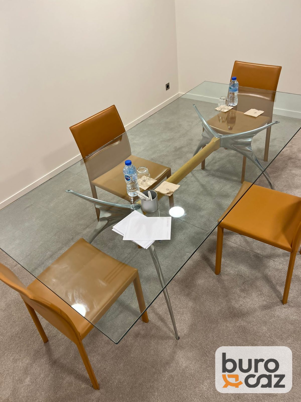 Table de réunion en verre – piètement métal