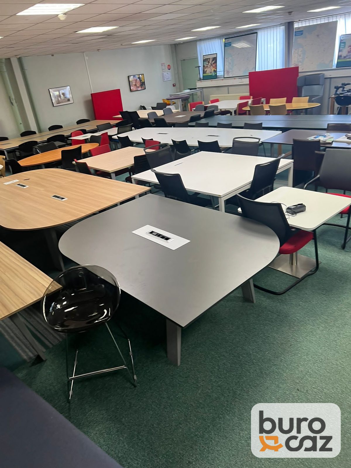 Table de réunion grise anthracite avec trappe