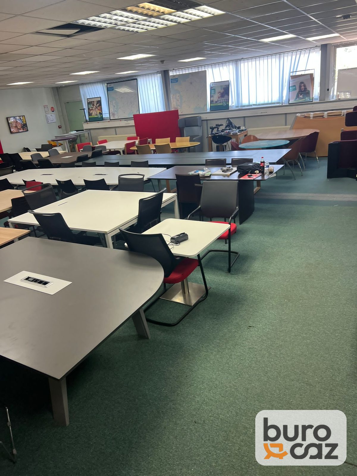Table de réunion grise anthracite avec trappe — photo 3