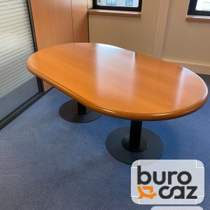 Table de réunion hêtre 2 pieds centraux noirs