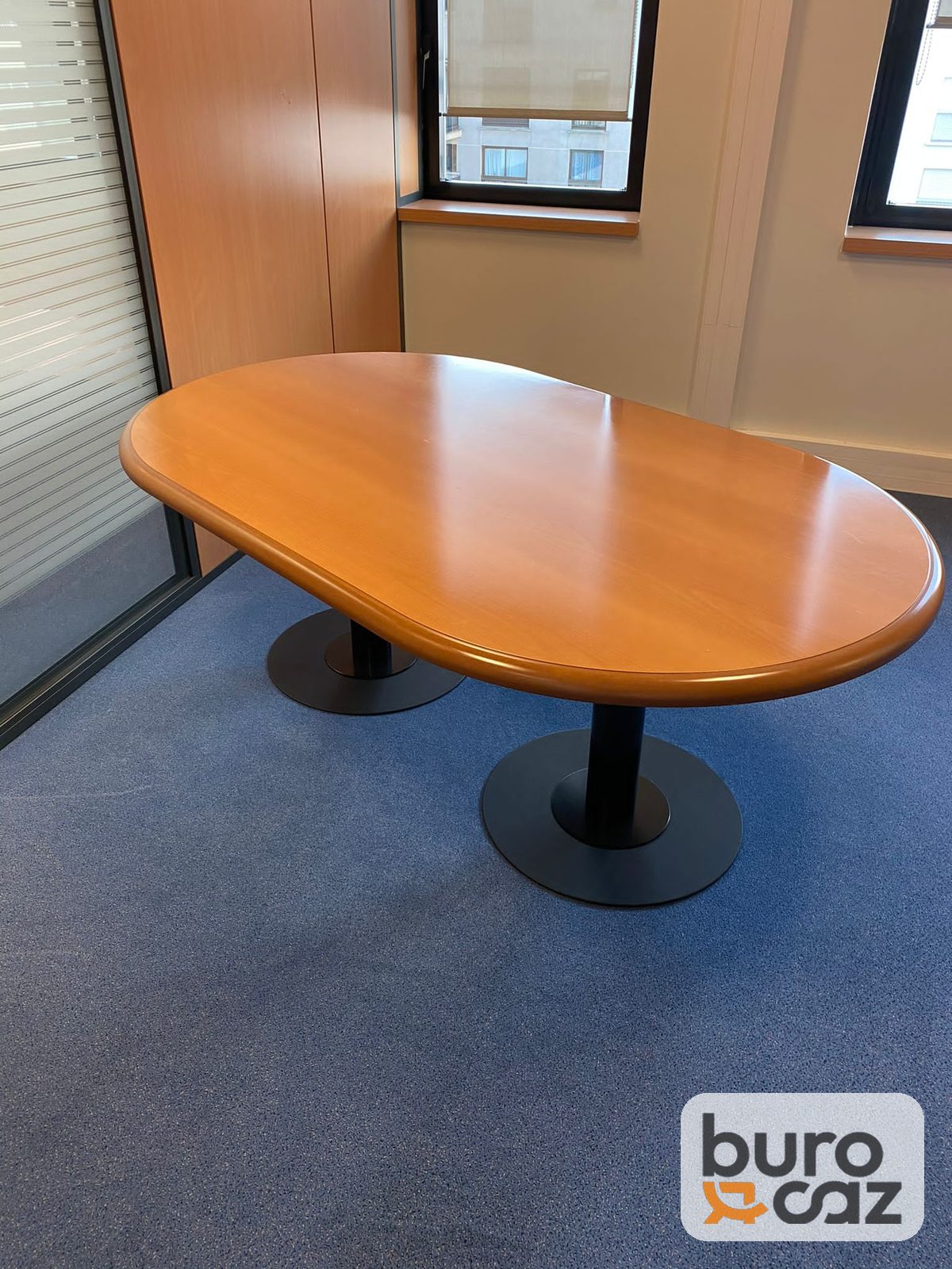 Table de réunion hêtre 2 pieds centraux noirs