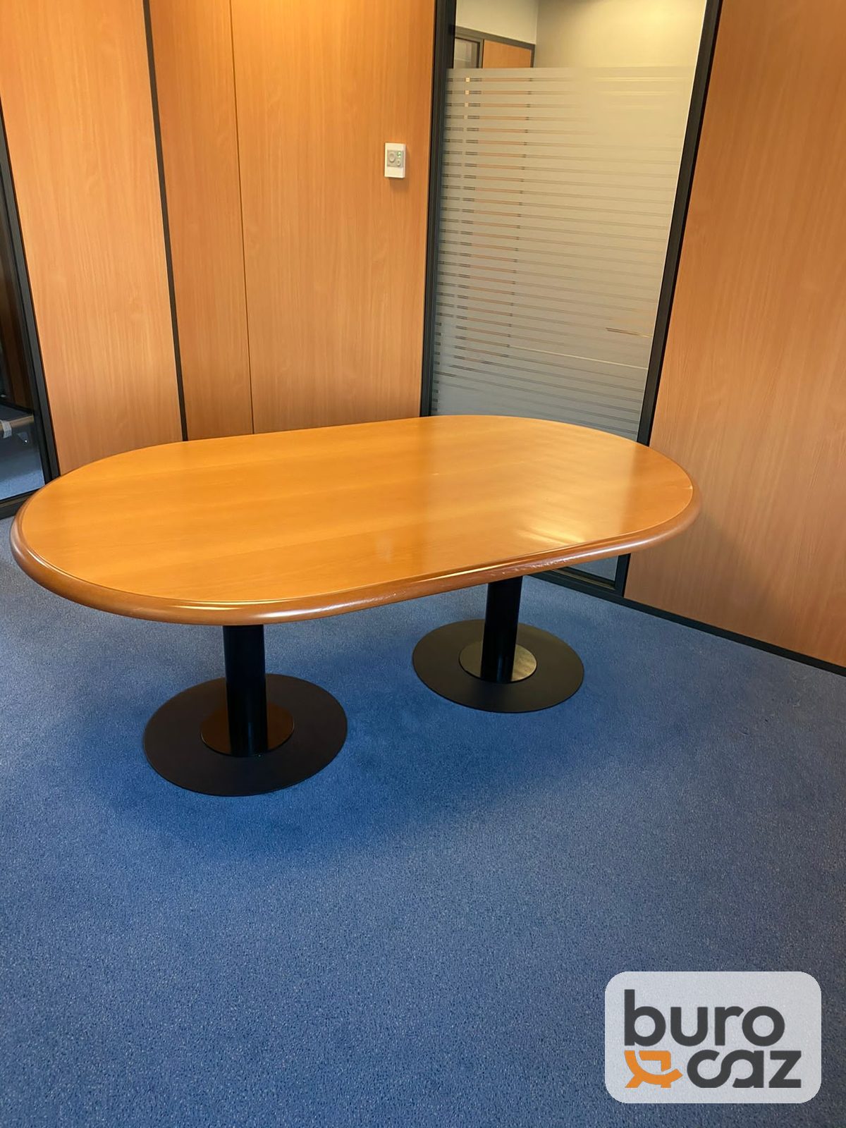 Table de réunion hêtre 2 pieds centraux noirs — photo 2