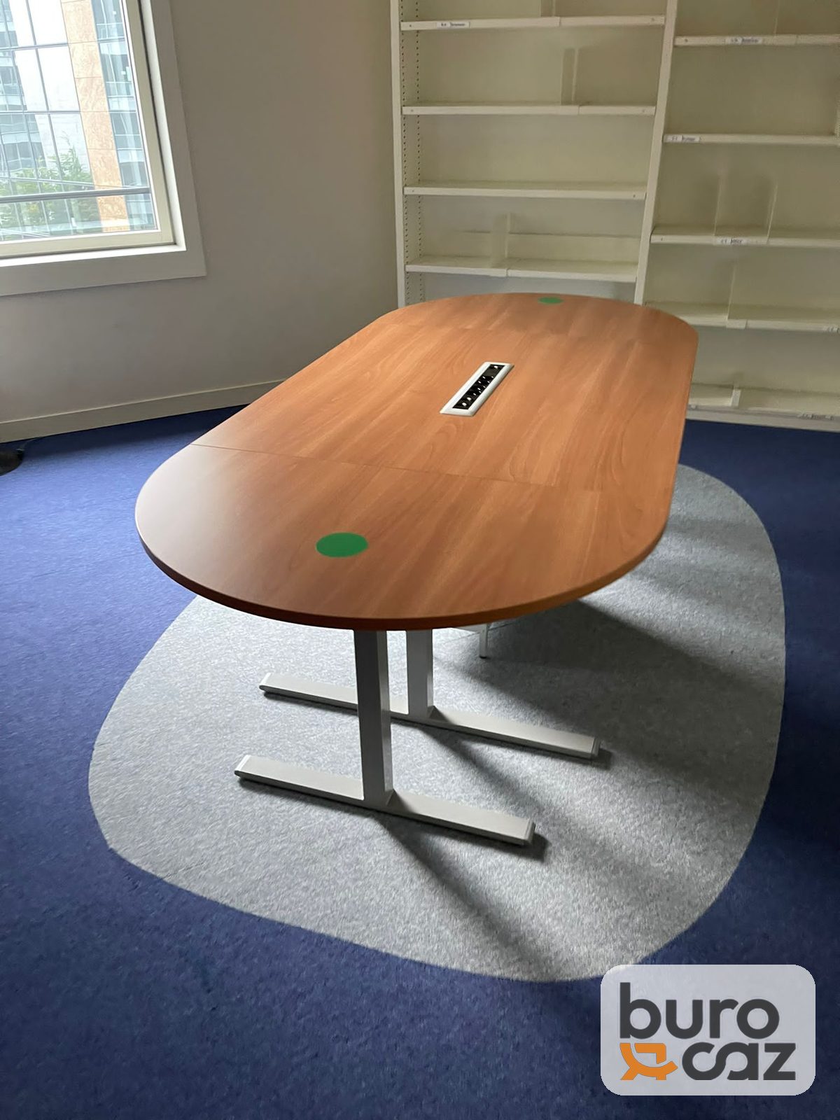 Table de réunion merisier bouts arrondis – piètement en T — photo 3