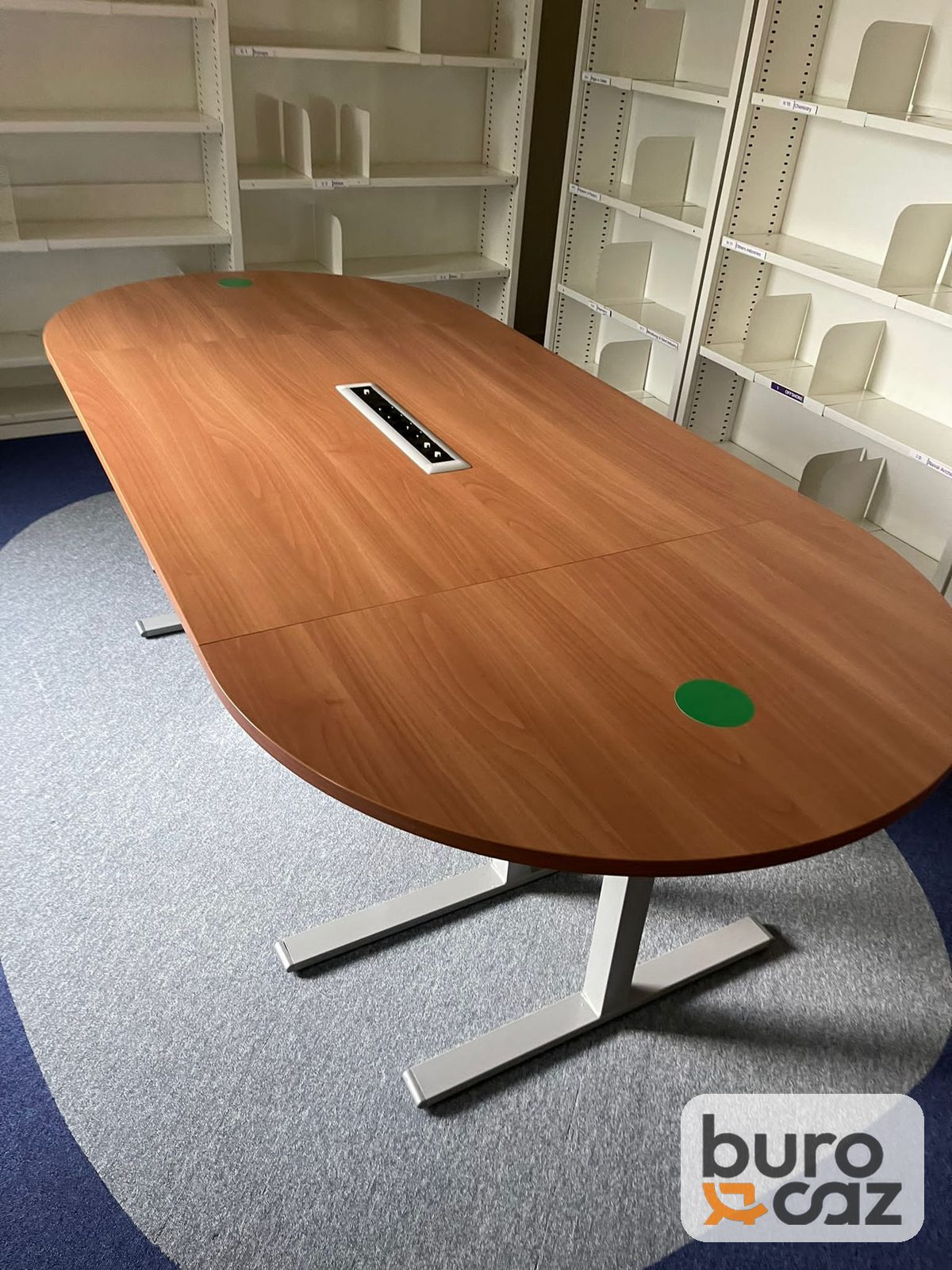 Table de réunion merisier bouts arrondis – piètement en T — photo 4