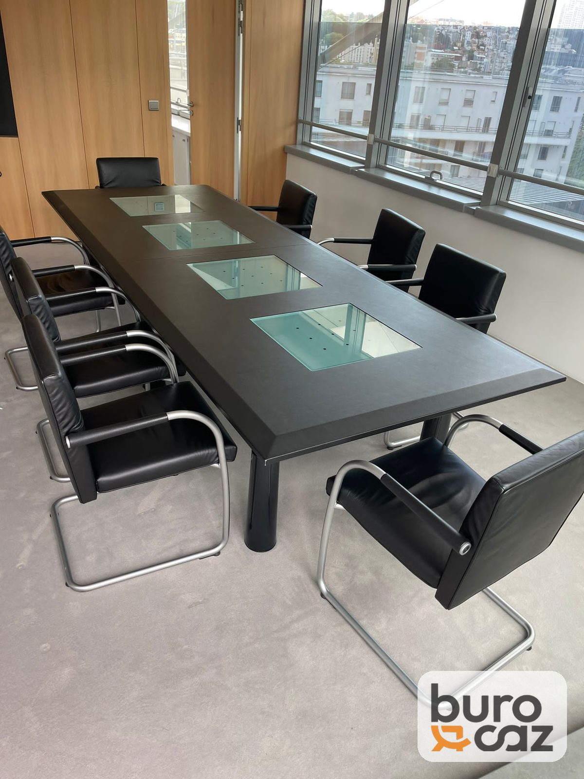 Table de réunion noire avec inserts en verre