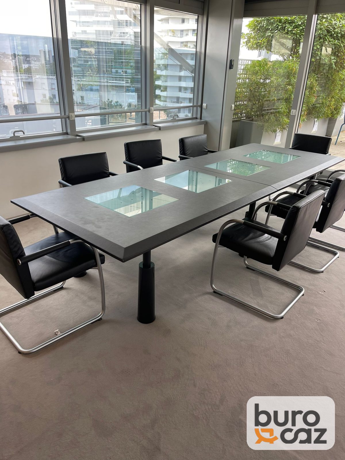 Table de réunion noire avec inserts en verre — photo 3