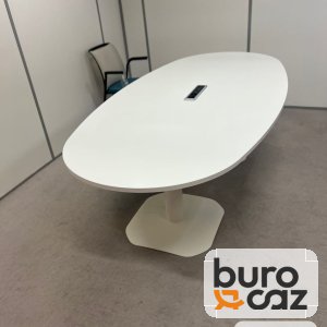 Table de réunion ovale blanche pied central avec bloc prises