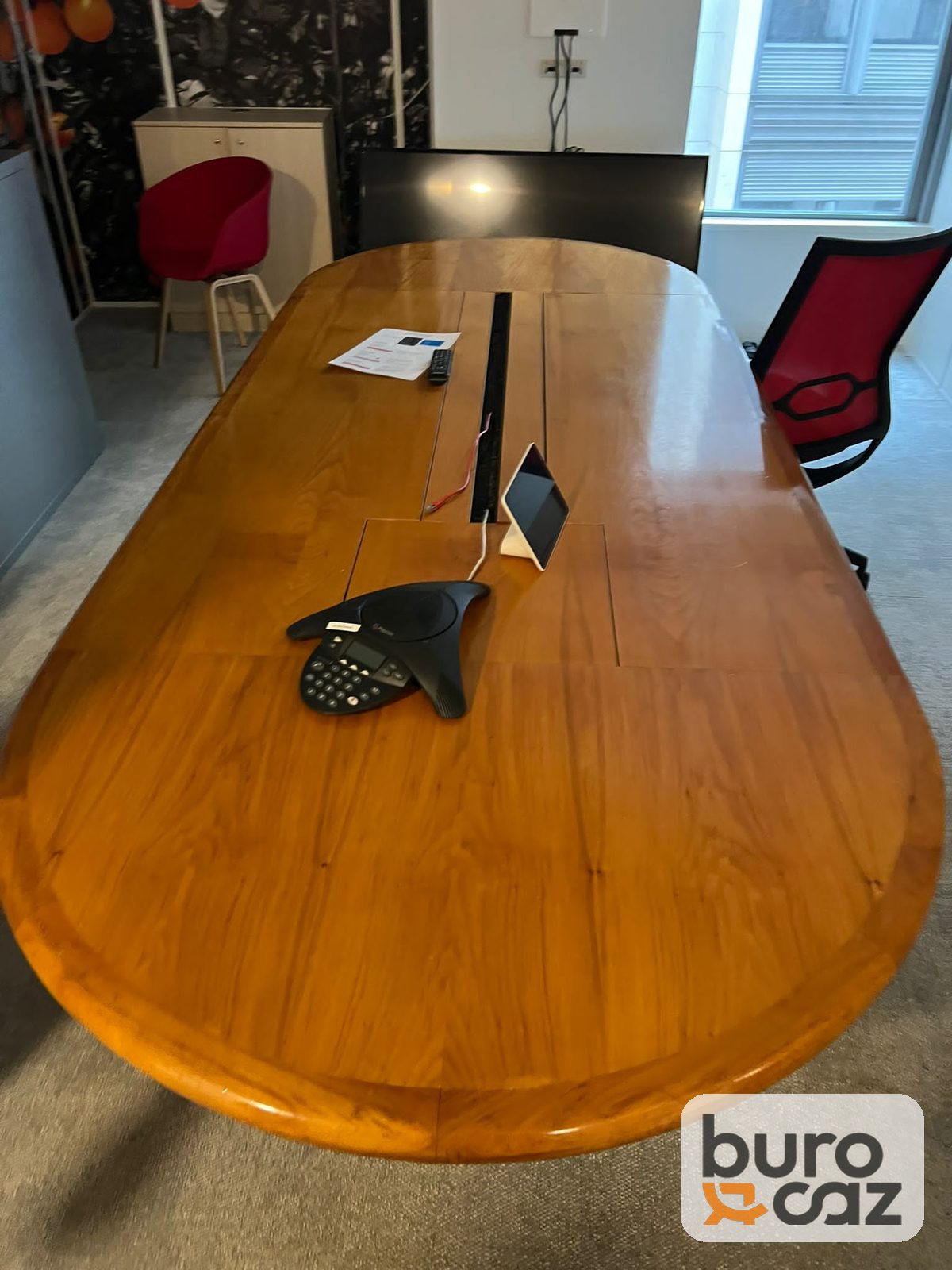 Table de réunion ovale bois massif vernis