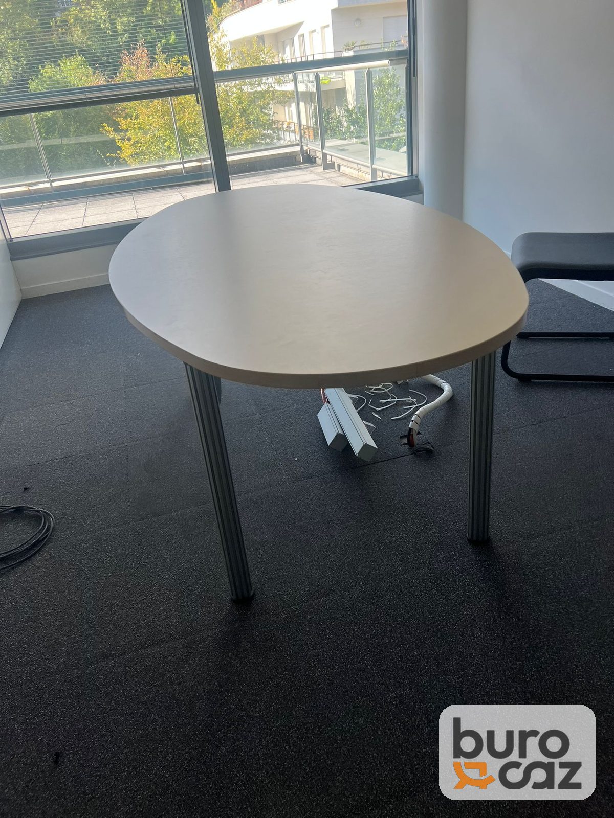 Table de réunion ovale érable clair 4 pieds — photo 2
