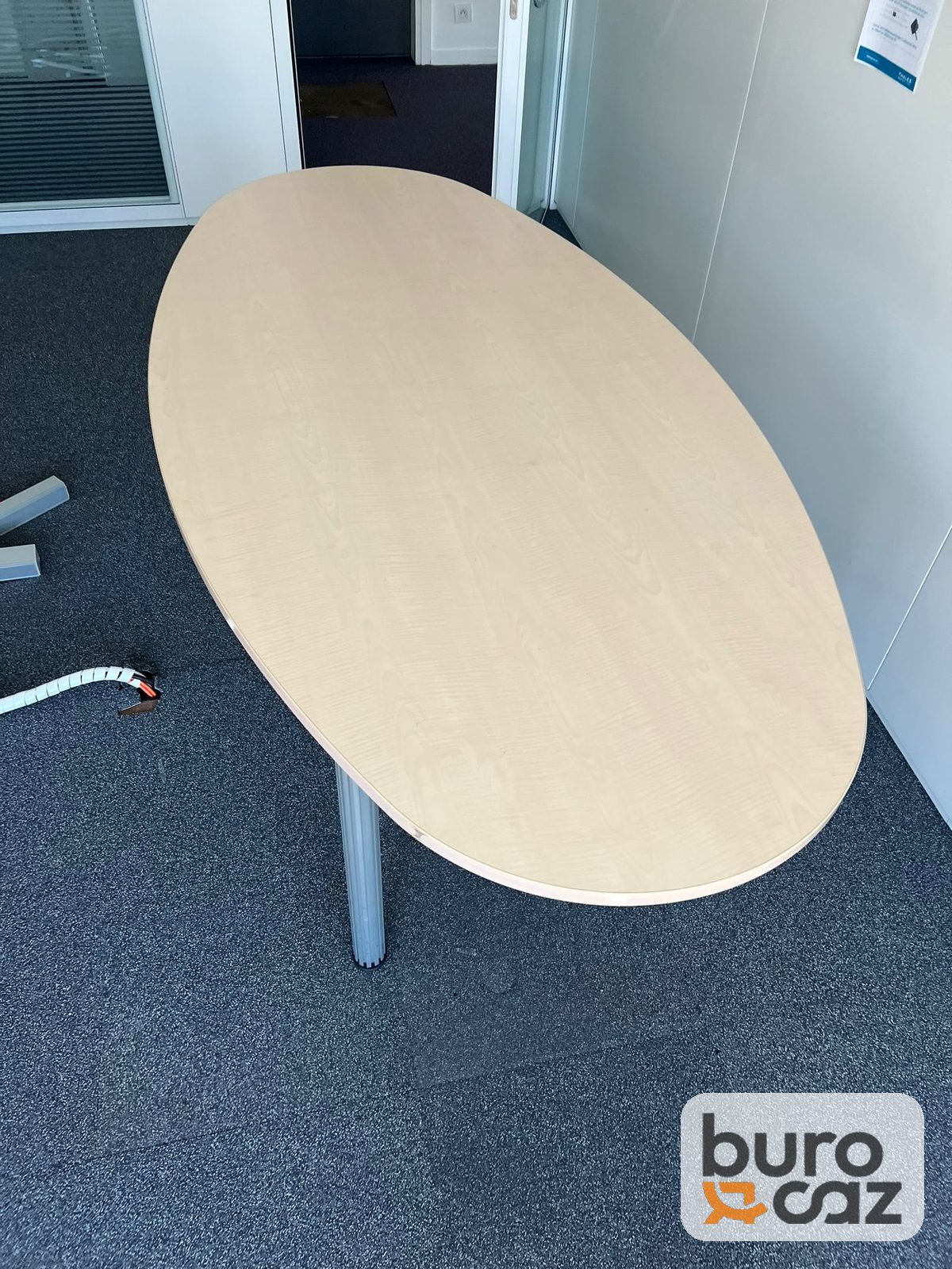 Table de réunion ovale érable pieds gris