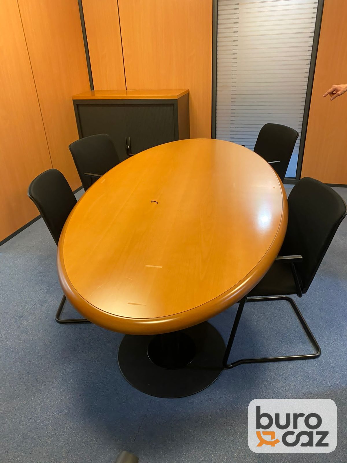 Table de réunion ovale hêtre pied central noir